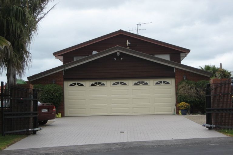 Photo of property in 10 Gigi Place, Conifer Grove, Takanini, 2112