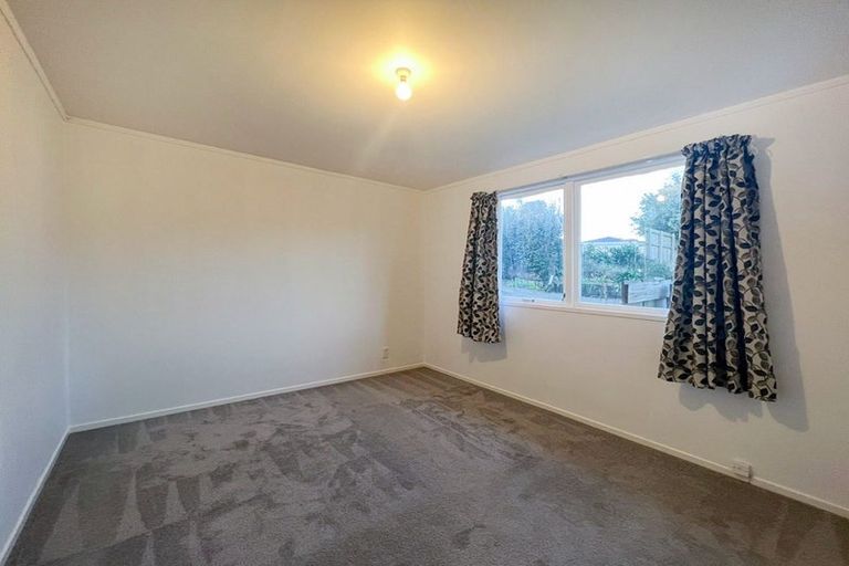 Photo of property in 35 Takapu Street, Henderson, Auckland, 0612