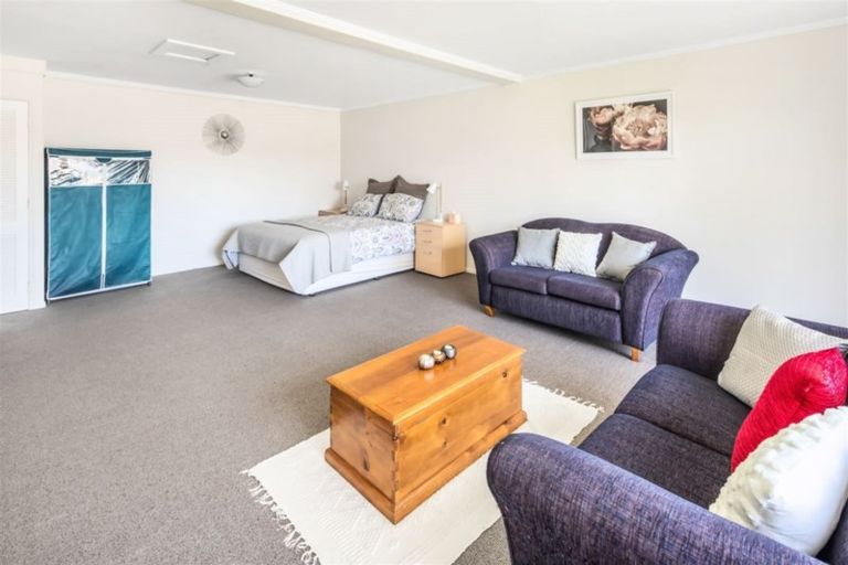 Photo of property in 97 Stewart Drive, Newlands, Wellington, 6037