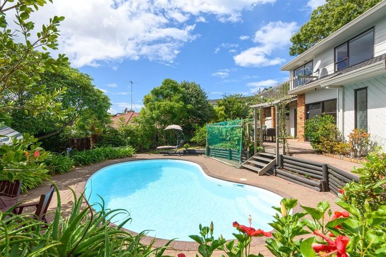 Photo of property in 1 Kallista Place, Browns Bay, Auckland, 0630