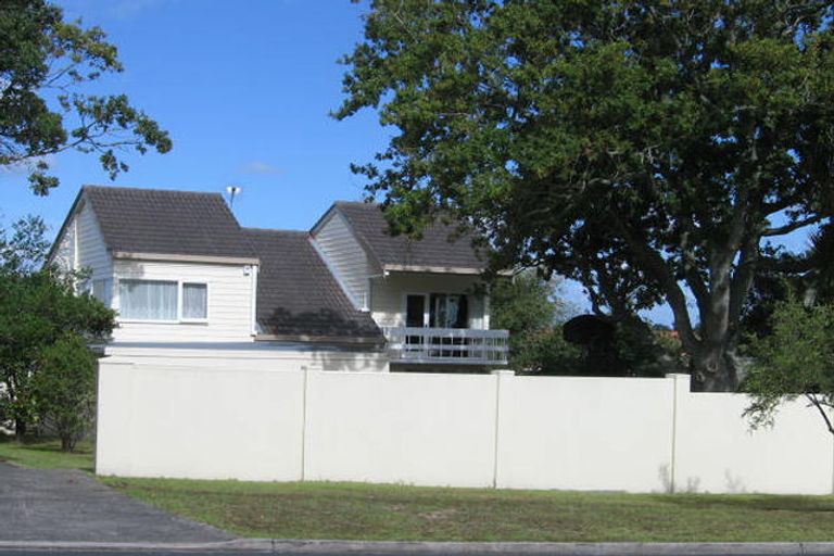 Photo of property in 70 Kowhai Road, Campbells Bay, Auckland, 0630