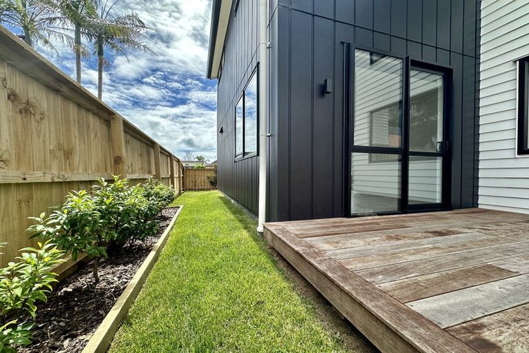 Photo of property in 6a Jern Place, Eastern Beach, Auckland, 2012