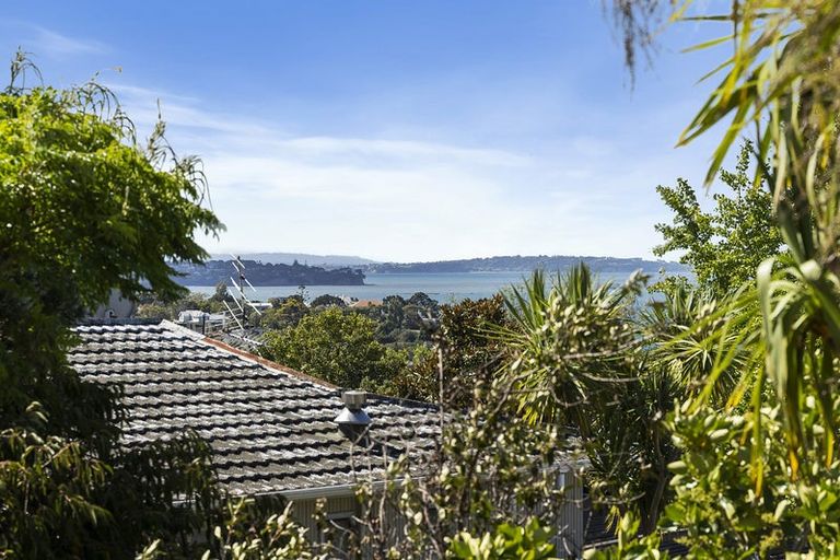 Photo of property in 98 Aberdeen Road, Campbells Bay, Auckland, 0620