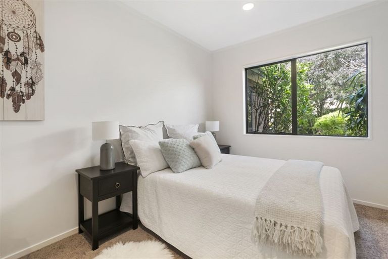 Photo of property in 98 Caribbean Drive, Unsworth Heights, Auckland, 0632