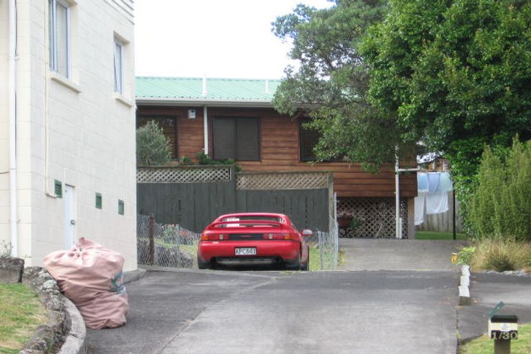 Photo of property in 2/30 Barron Drive, Green Bay, Auckland, 0604