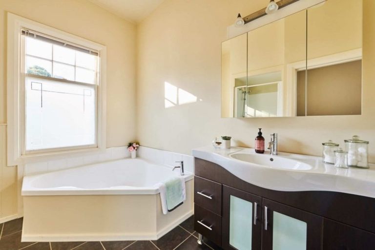 Photo of property in 57 Bolton Street, Kelburn, Wellington, 6012