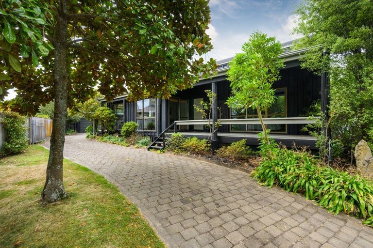 Photo of property in 3 Earl Place, Hokowhitu, Palmerston North, 4410