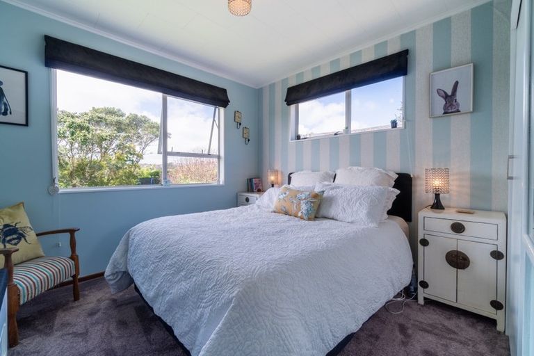 Photo of property in 5 Hillview Crescent, Paparangi, Wellington, 6037