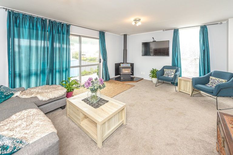 Photo of property in 19 Cross Street, Castlecliff, Whanganui, 4501