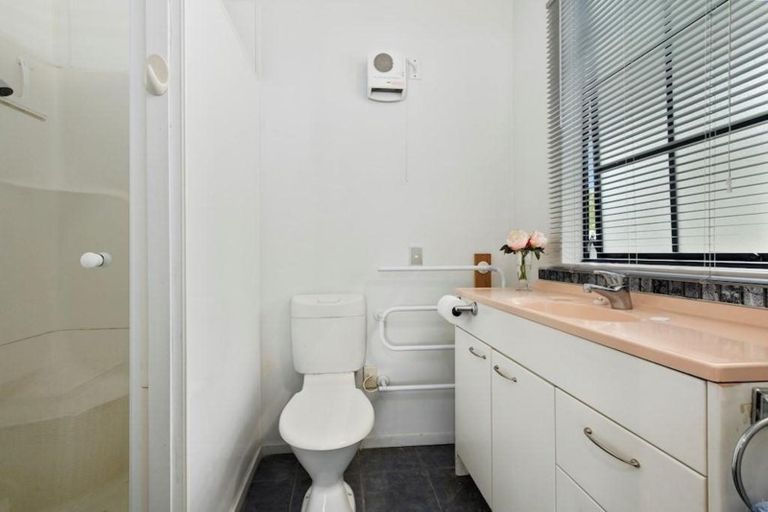 Photo of property in 741a Swanson Road, Swanson, Auckland, 0612