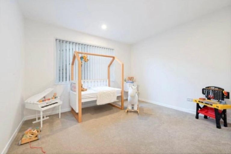 Photo of property in 95 San Valentino Drive, Henderson, Auckland, 0612