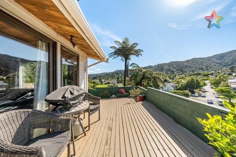 Photo of property in 30 Korau Grove, Stokes Valley, Lower Hutt, 5019