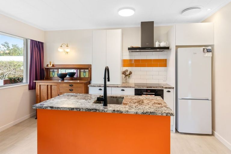 Photo of property in 25b Pehi Kupa Street, Waikanae, 5036