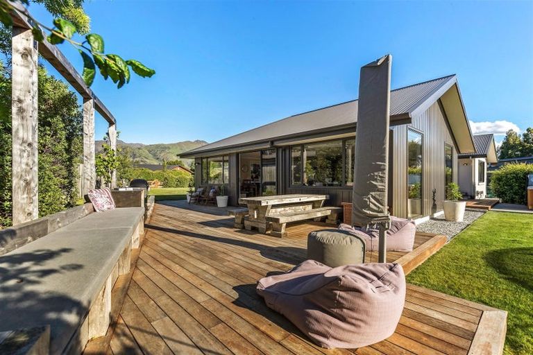 Photo of property in 54 Charles Court, Lake Hawea, Wanaka, 9382