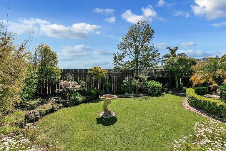 Photo of property in 2/13 Nimrod Place, Half Moon Bay, Auckland, 2012