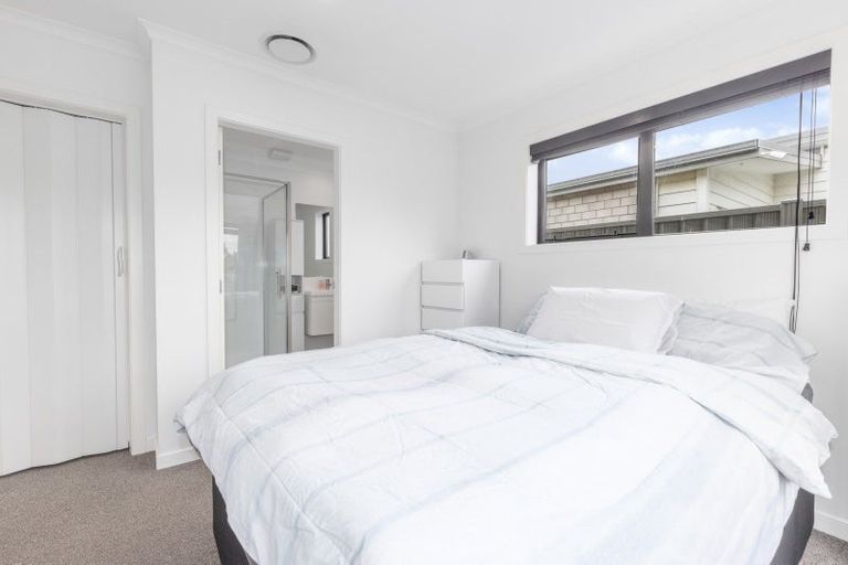 Photo of property in 18 Pateke Drive, Kenepuru, Porirua, 5022