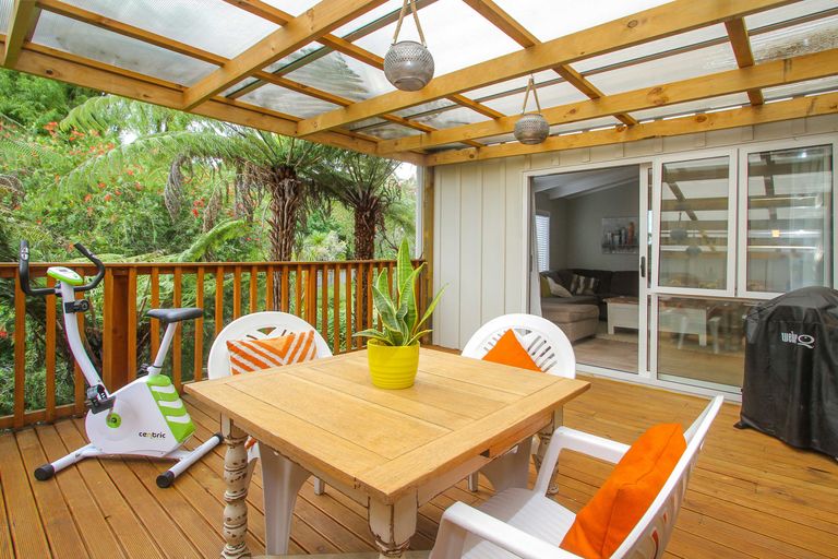 Photo of property in 2/39a Hebron Road, Waiake, Auckland, 0630
