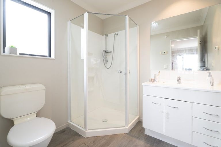 Photo of property in 6 Erlestoke Crescent, Churton Park, Wellington, 6037