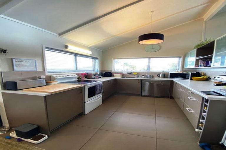 Photo of property in 43a Marellen Drive, Red Beach, 0932