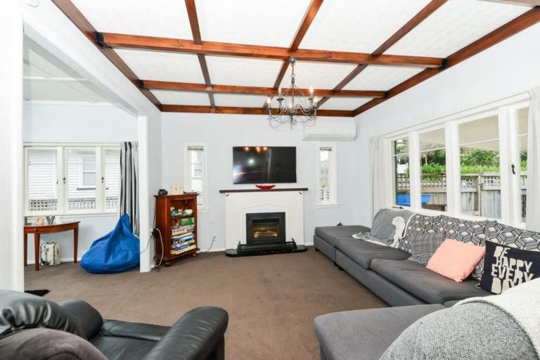 Photo of property in 15 Windsor Road, Maeroa, Hamilton, 3200