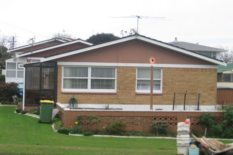 Photo of property in 2/18 Duke Street, Papakura, 2110