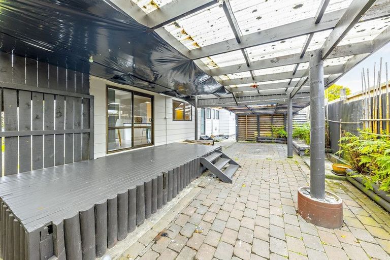 Photo of property in 11 Slim Place, Clendon Park, Auckland, 2103