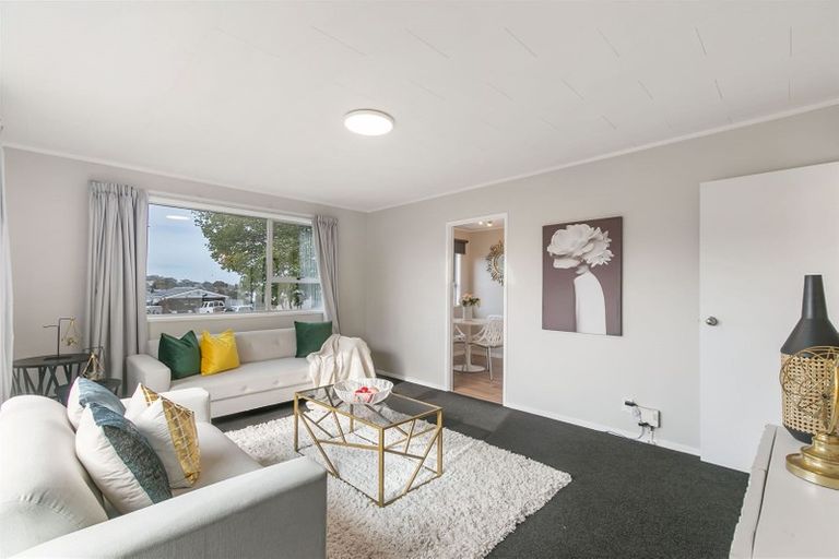 Photo of property in 8 Erica Road, Sunnynook, Auckland, 0620