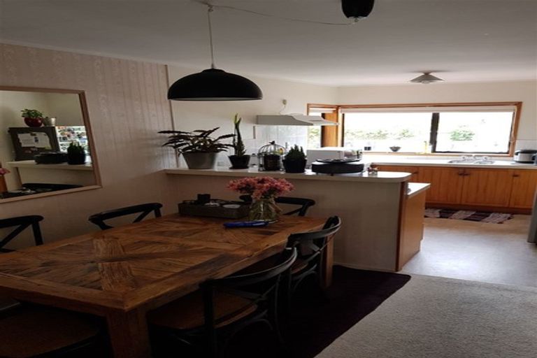 Photo of property in 2/13 Parramatta Place, Botany Downs, Auckland, 2010