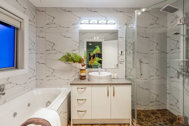 Photo of property in 20 Bridget Court, Red Beach, 0932