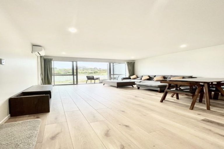 Photo of property in 10/10 Vinifera Place, Fairview Heights, Auckland, 0632