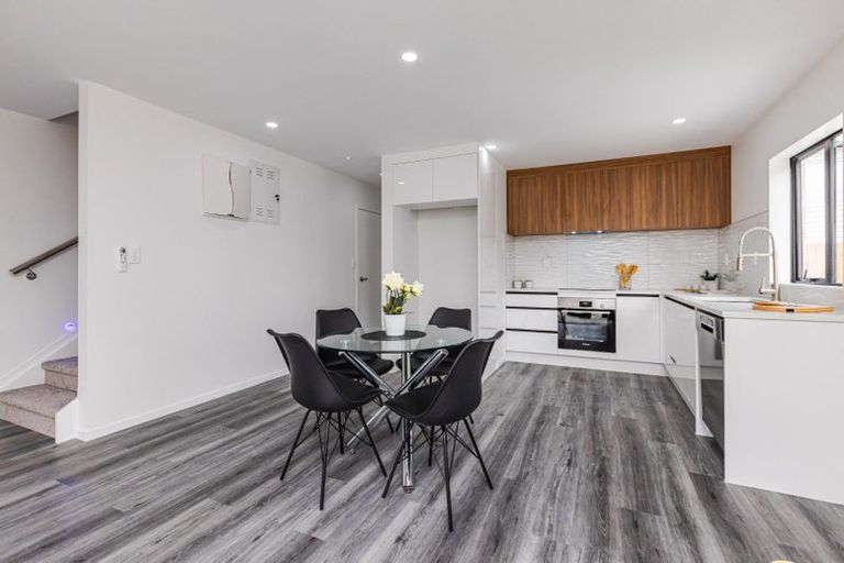 Photo of property in 7c Gladfield Lane, Te Atatu Peninsula, Auckland, 0610