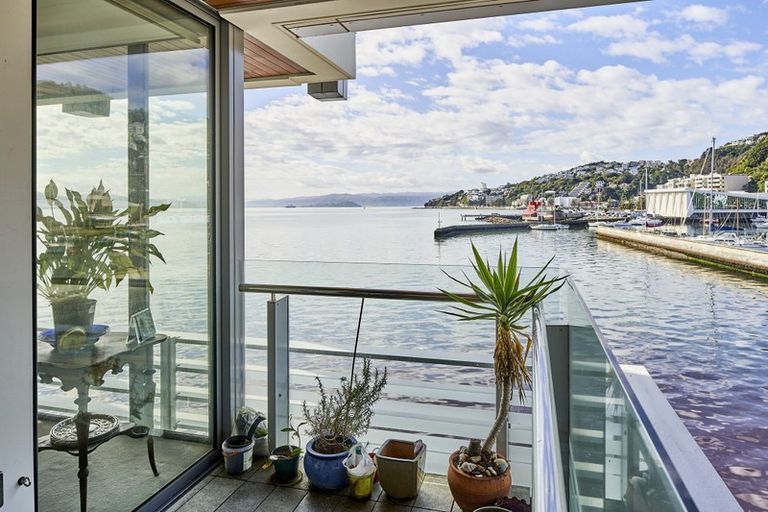 Photo of property in Clyde Quay Wharf, 1a/8 Clyde Quay Wharf, Te Aro, Wellington, 6011