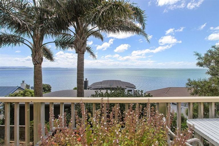 Photo of property in 28 Crispe Road, Clarks Beach, 2122