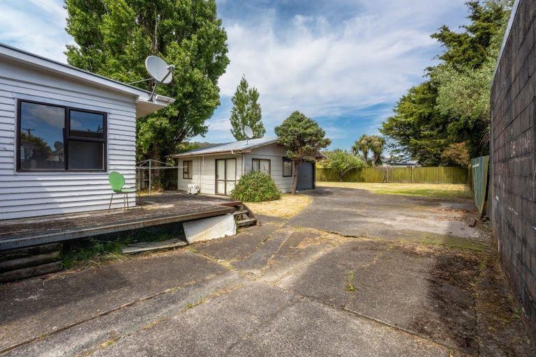 Photo of property in 2 Gibson Crescent, Naenae, Lower Hutt, 5011