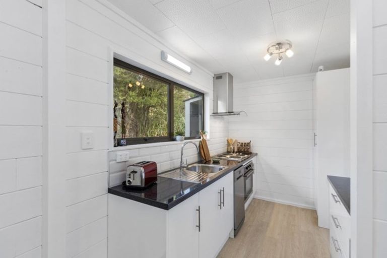 Photo of property in 14b Fenchurch Grove, Stokes Valley, Lower Hutt, 5019