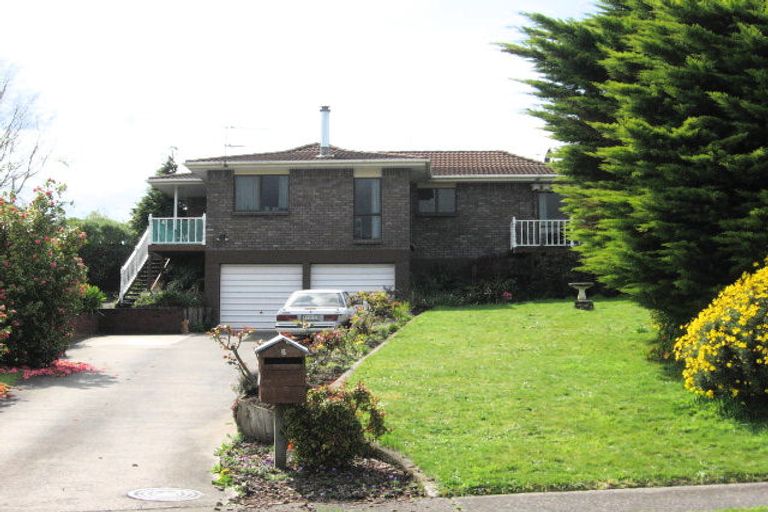 Photo of property in 8 Leo Place, Kawaha Point, Rotorua, 3010