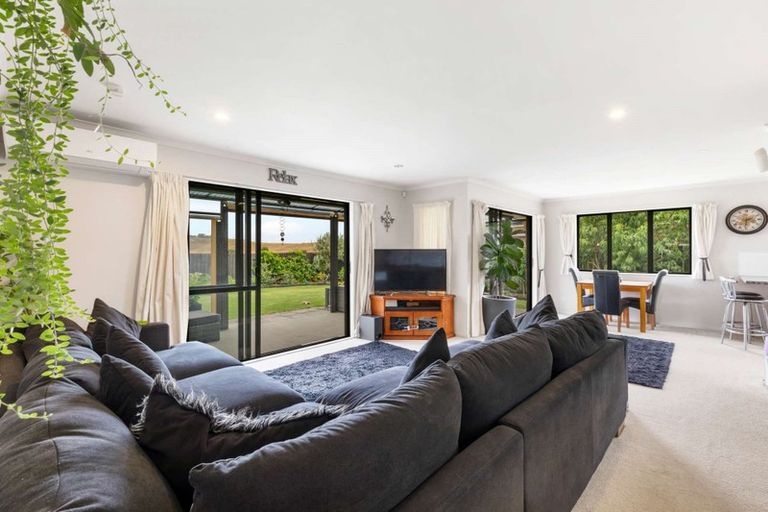 Photo of property in 26 Breaker Grove, Waiuku, 2123