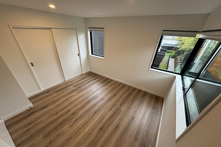 Photo of property in 21 Windy Ridge Road, Glenfield, Auckland, 0629
