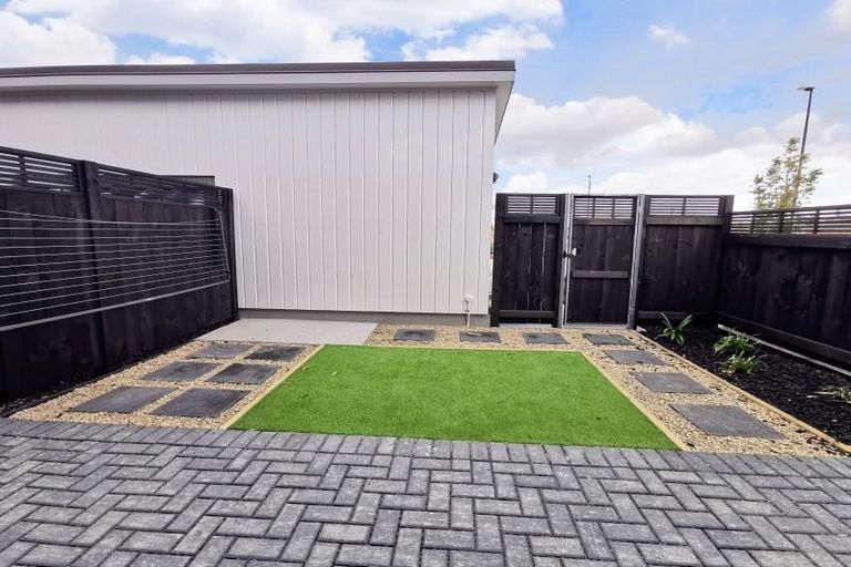 Photo of property in 72 Manarini Road, Westgate, Auckland, 0614