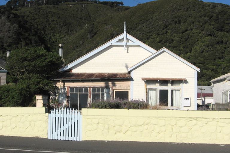 Photo of property in 125 Marine Parade, Eastbourne, Lower Hutt, 5013