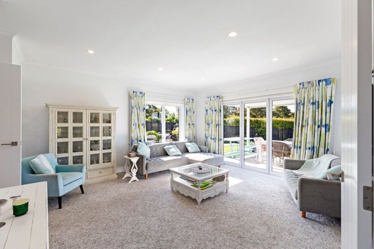 Photo of property in 51 Coutts Way, Fitzherbert, Palmerston North, 4410