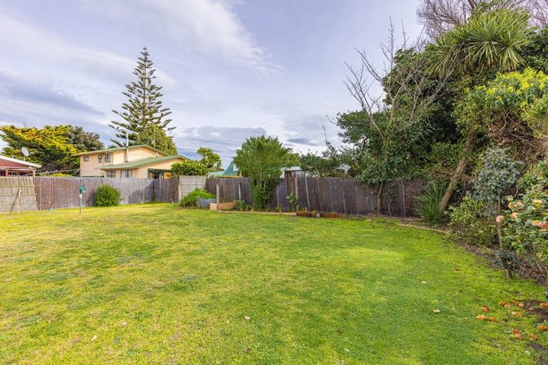 Photo of property in 33 Tongariro Street, Castlecliff, Whanganui, 4501