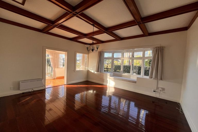 Photo of property in 11 Norwood Road, Bayswater, Auckland, 0622