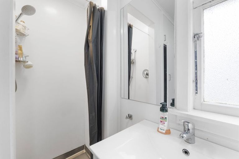 Photo of property in 8 Fyson Place, Hawera, 4610