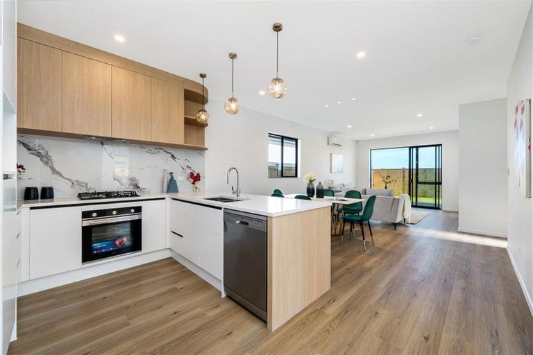 Photo of property in 6 Woven Place, Karaka, Papakura, 2113