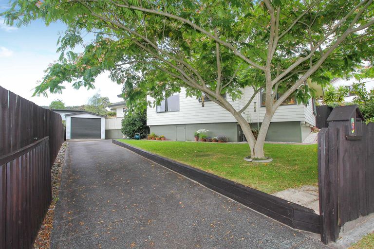 Photo of property in 5 John Webster Place, Glen Eden, Auckland, 0602