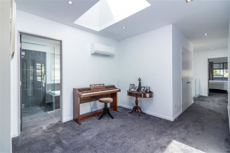 Photo of property in 47 Shalamar Drive, Cashmere, Christchurch, 8022