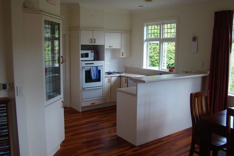 Photo of property in 28 Saint Michaels Crescent, Kelburn, Wellington, 6012