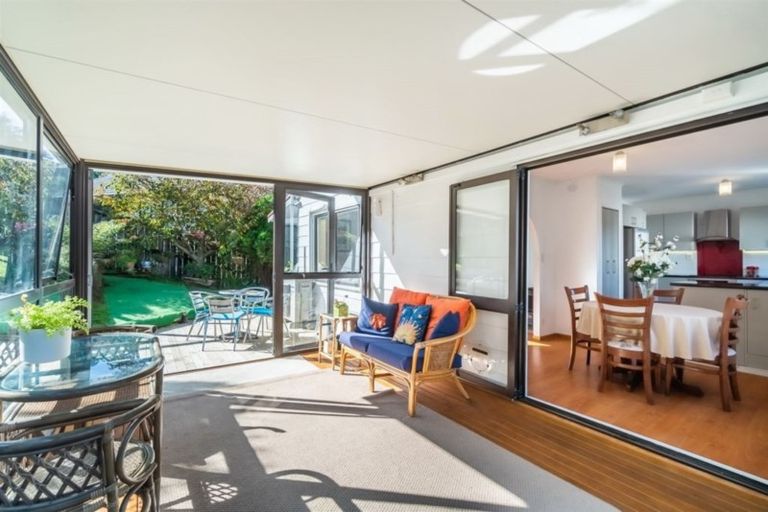 Photo of property in 1/10 Remus Place, Totara Vale, Auckland, 0629