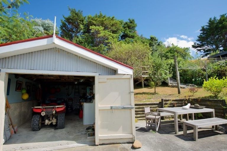 Photo of property in 24 Whangaimoana Beach Road, Whangaimoana, Featherston, 5772